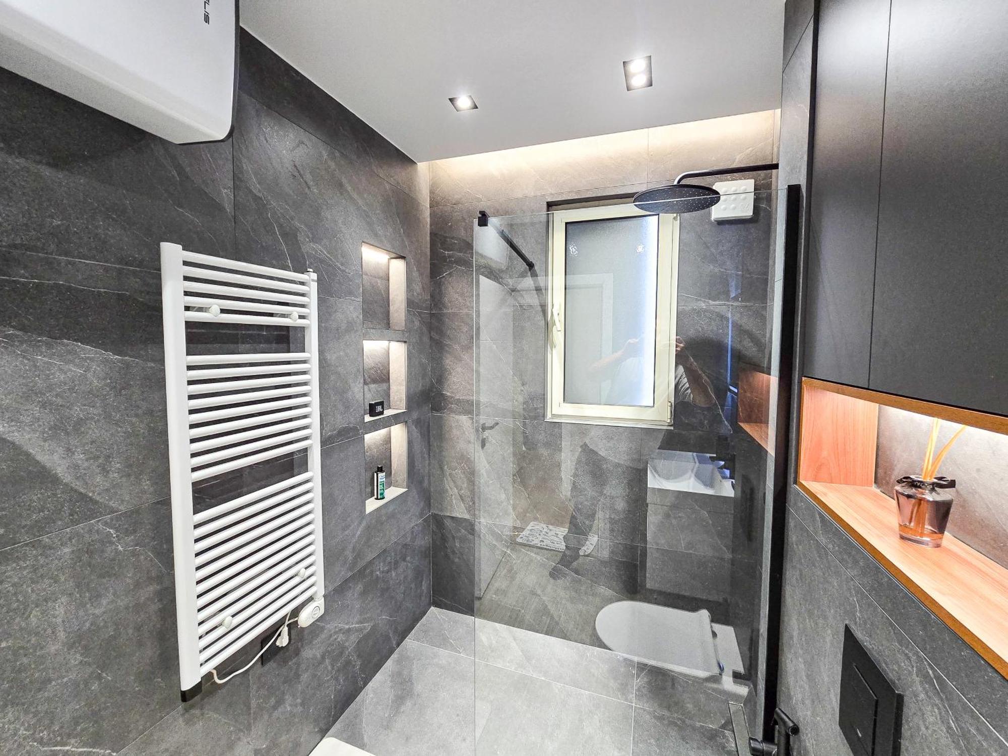 Luxury 2 Bedroom *